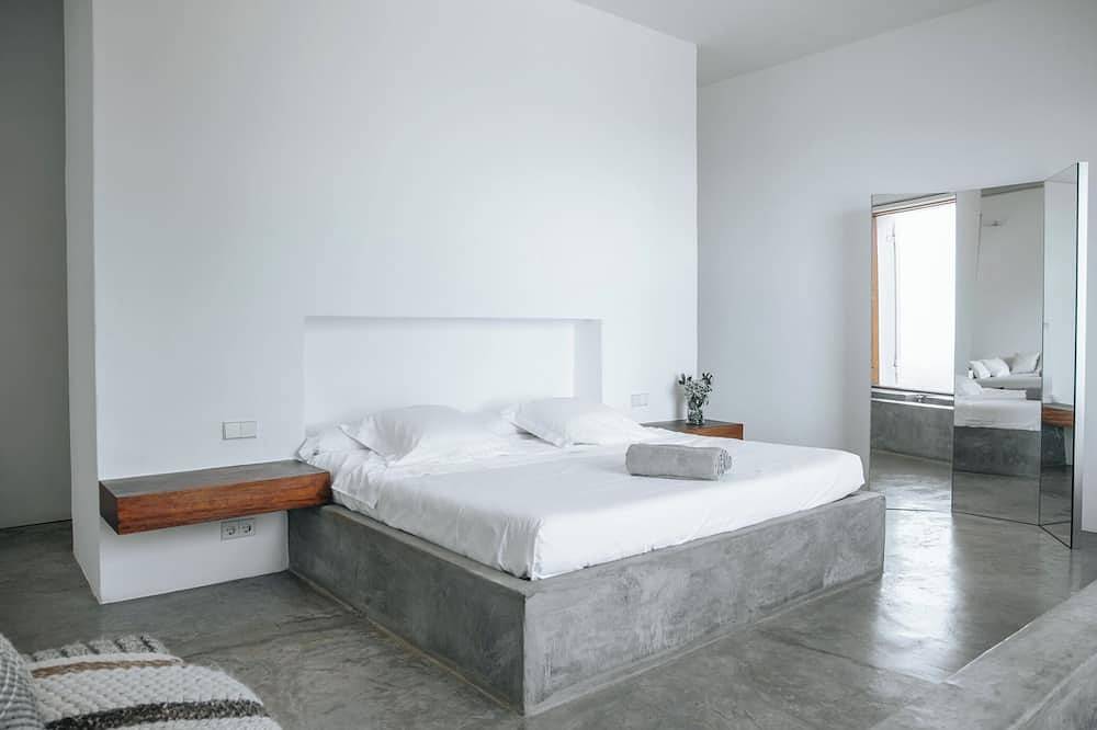 Minimalist 6-bedroom villa with breath taking sea views and sunset in Na Xamena in San Miguel de Balansat, San Juan Bautista