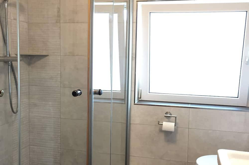 Ganze Wohnung, 3 Zi Fewo mit Balkon für bis zu 6 Pers., Strandkorb, 1.000 m zum Strand, Kamin in Kraksdorf, Neukirchen