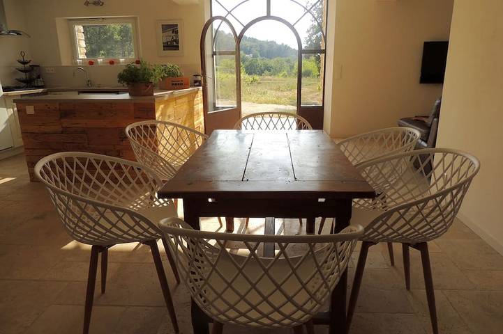 Gîte pour 5 personnes, avec Terrasse et Piscine