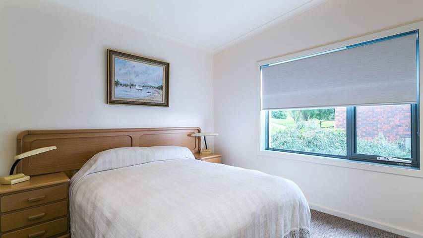 Holiday home for 14 people, with balcony and garden in Mount Martha