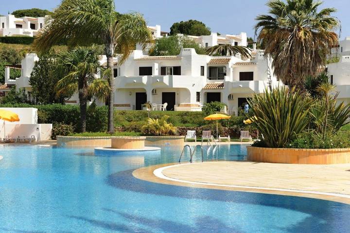 Club vacances pour 6 personnes, avec piscine ainsi que bassin pour enfant et jardin en Algarve - 2