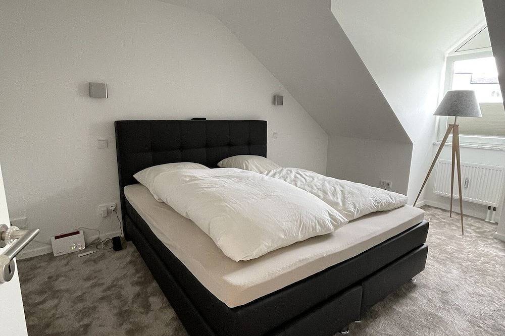 Ganze Wohnung, Luxuriöse Ferienwohnung (55 qm) mit Südbalkon und Bio-Ethanol-Wandkamin in Bad Alexandersbad, Landkreis Wunsiedel im Fichtelgebirge