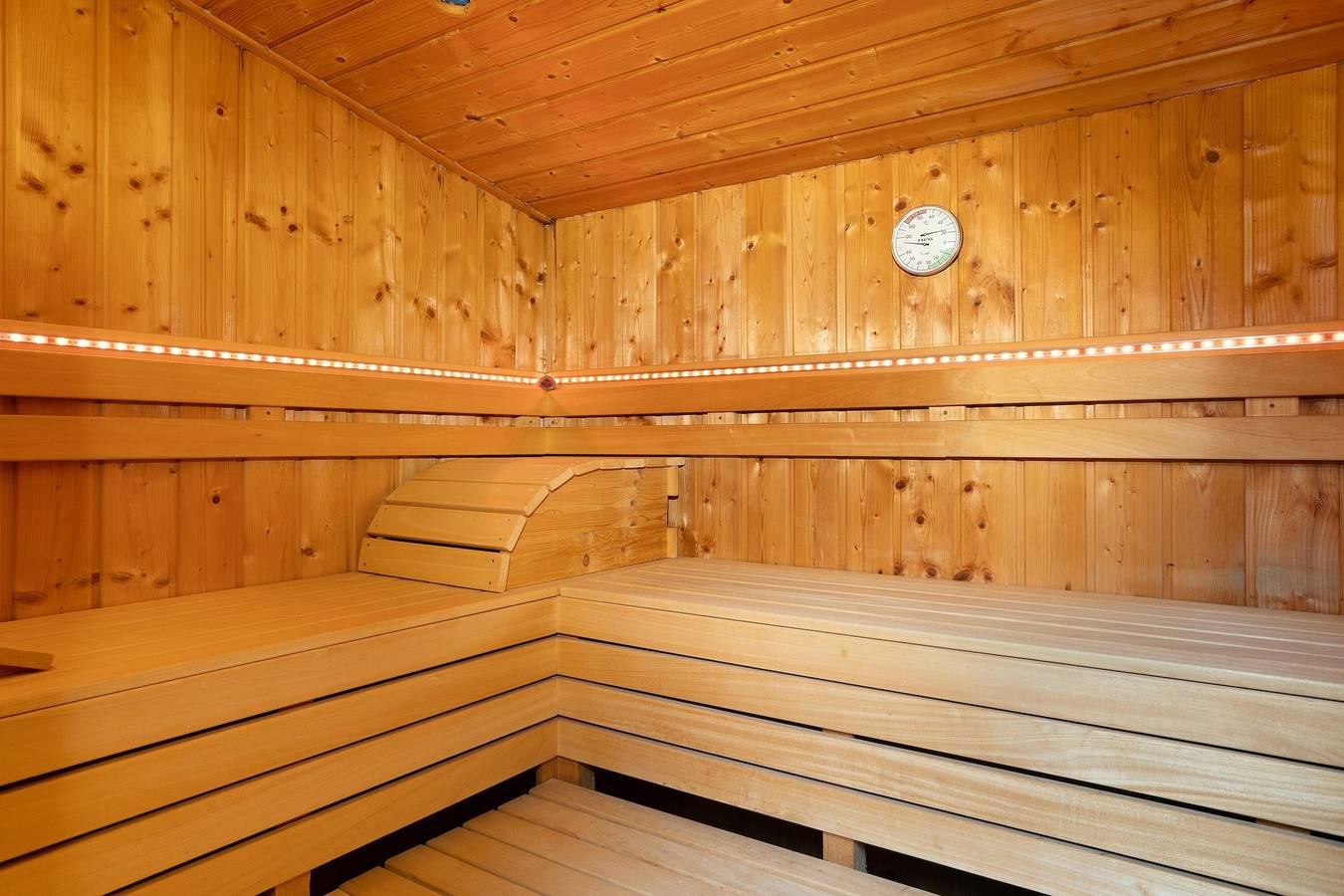 Ganze Wohnung, Ferienwohnung 'Panoramablick' mit Sauna, Bergblick, privater Terrasse und Wi-Fi in Olsberg, Hochsauerlandkreis