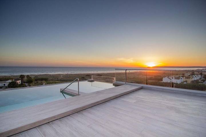 Apartamento para 2 personas, con jacuzzi y sauna además de piscina y terraza en Zahara de los Atunes
