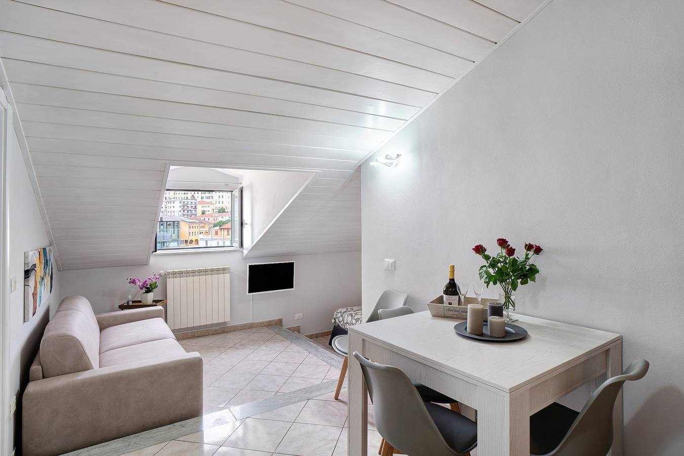 Ganze Wohnung, Ferienwohnung 'Casa Intimissima' mit Klimaanlage in Oneglia, Imperia