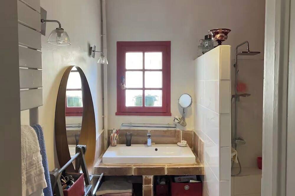 Winegrower's house with garden and swimming pool in Bernis, Mediterranean Coast (France)