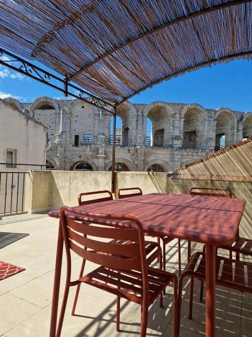Location de vacances pour 6 personnes, avec Balcon ainsi que Terrasse et Vue dans Arenes D Arles