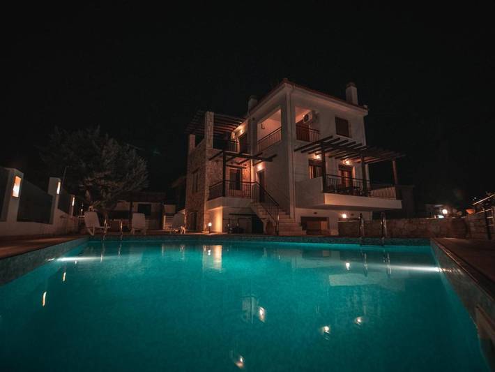 Casa de vacaciones para 12 personas, con piscina además de vistas y jardín - 1