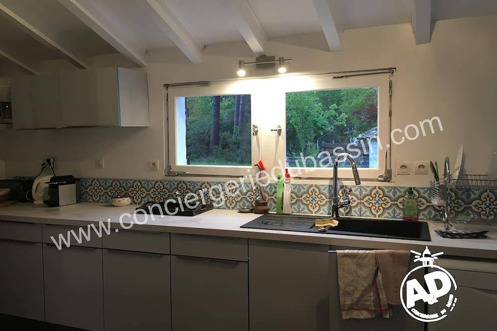 Cottage with heated pool in a quiet forest setting in Le Porge, Lesparre-Médoc region