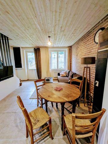 Gîte pour 4 personnes, avec jardin dans Valencisse