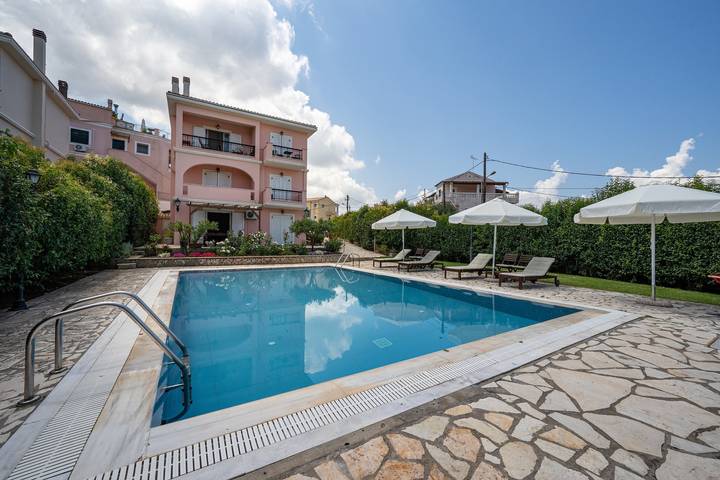 Διαμερίσματα διακοπών για 5 άτομα, με μπαλκόνι και κήπο στον Ποταμό