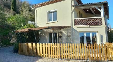 Gîte pour 8 personnes, avec jardin et piscine ainsi que terrasse et sauna, animaux acceptés à Courbiac