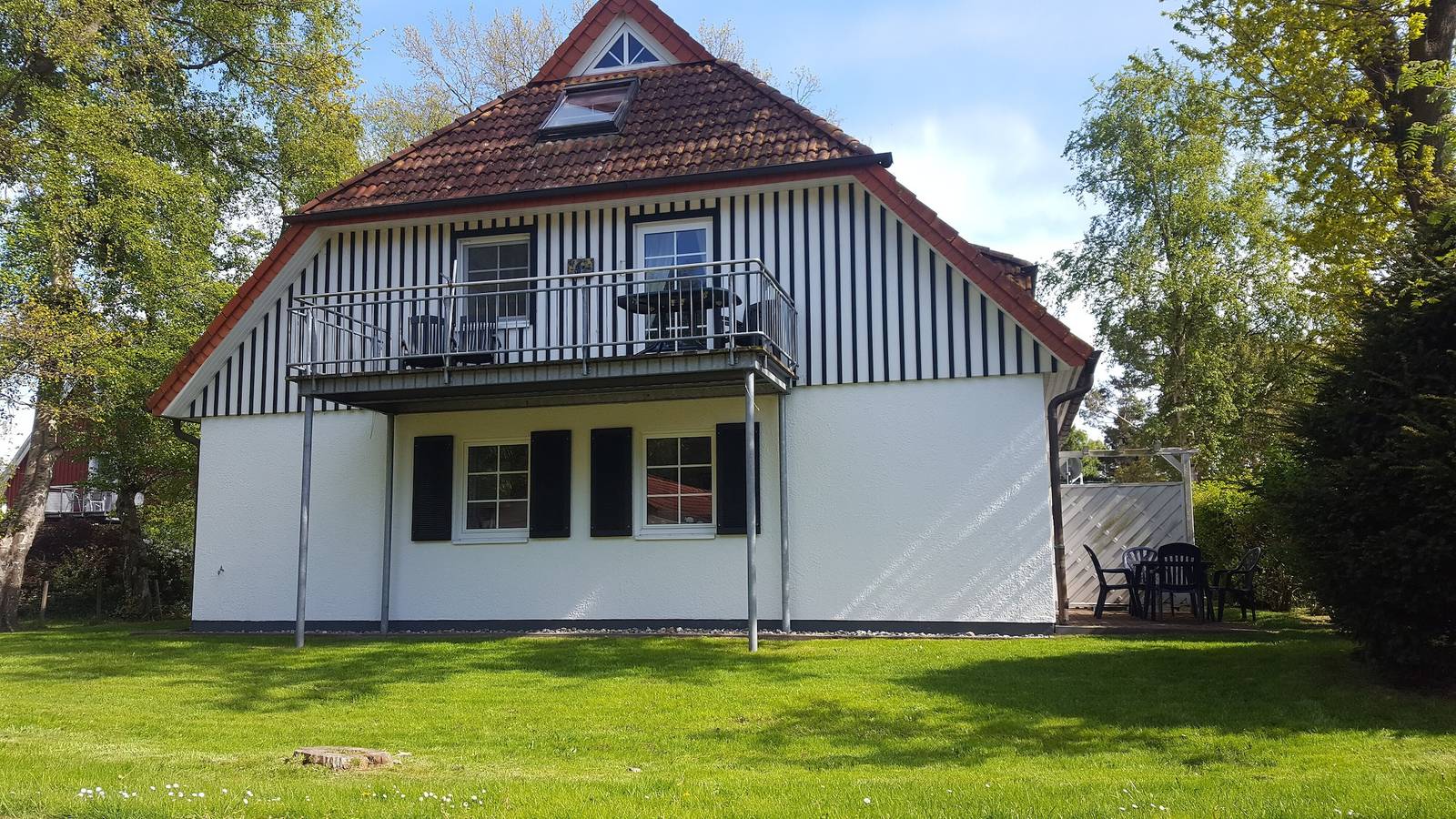 Appartement entier, Appartement 'Fewo Mühlenstr avec terrasse' avec jardin privé et Wi-Fi à Prerow in Prerow, Péninsule Fischland-Darss-Zingst