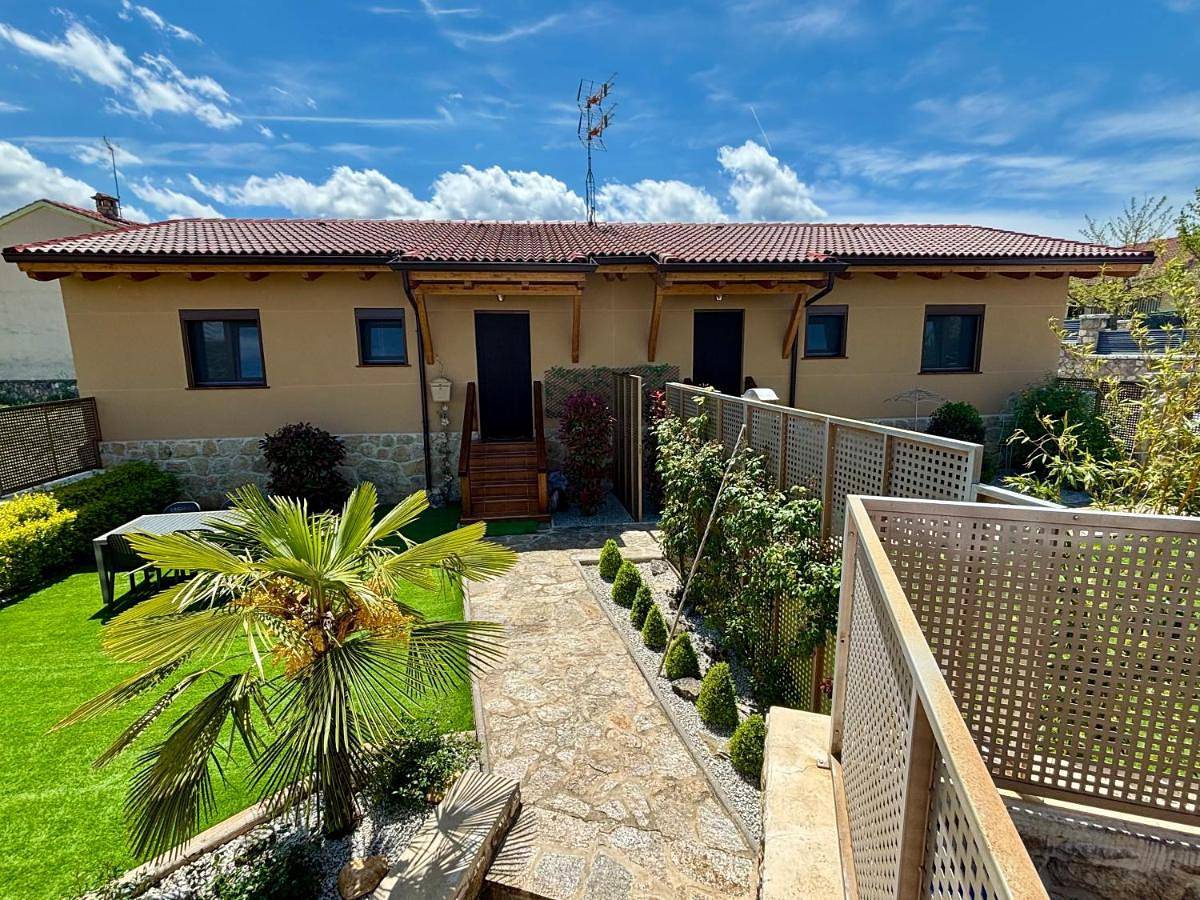 Apartamento entero, One-Bedroom Apartment in Estación de esquí de La Pinilla, Provincia de Segovia