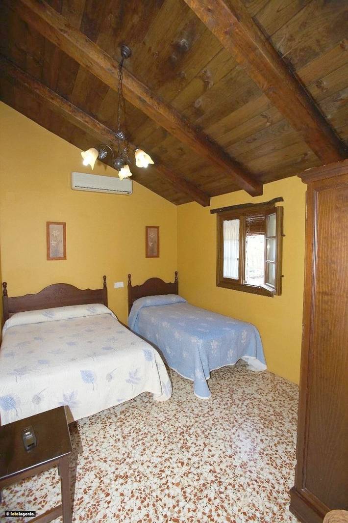 Casa para 9 personas, con terraza y piscina además de jardín y vistas en El Bosque