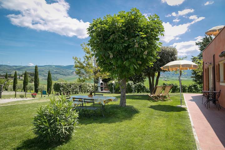 Appartamento intero, Appartamento "Oleandro" con giardino in comune e Wi-Fi in Santa Luce, Costa degli Etruschi