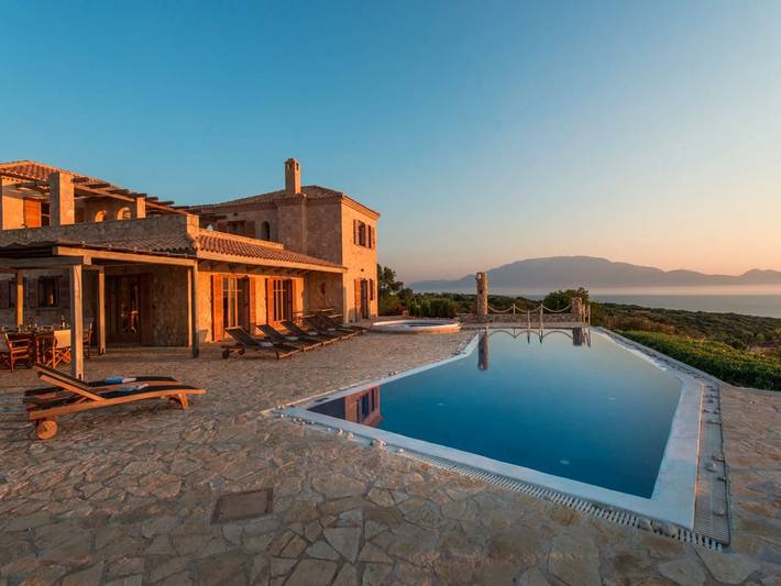 Villa with pool for 14 people, with pool and ocean view as well as garden in Zakynthos