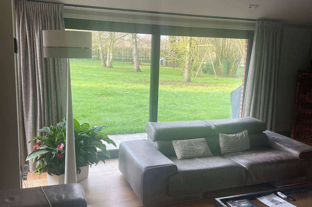 Propriété de Charme Tout Confort Avec Piscine Intérieure; Jacuzzi in Marcq-en-Barœul, Lille region