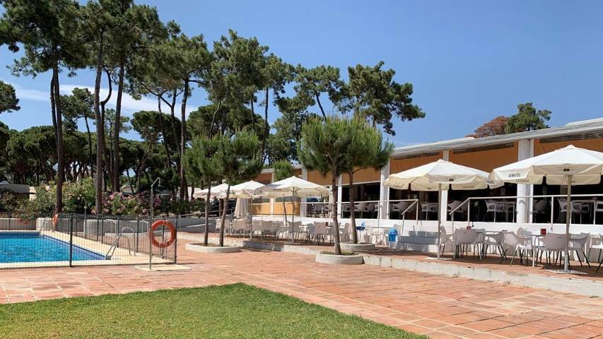 Bungalow für 4 Personen, mit Terrasse und Pool in Marbella
