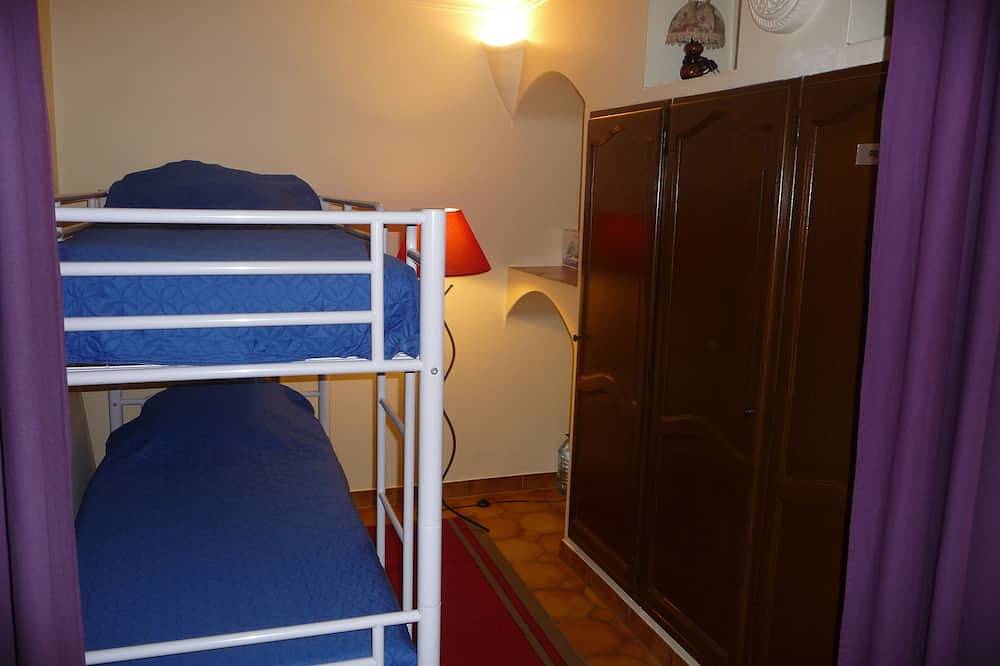 Entire apartment, Studio furniture garden level in Vidauban, Draguignan region