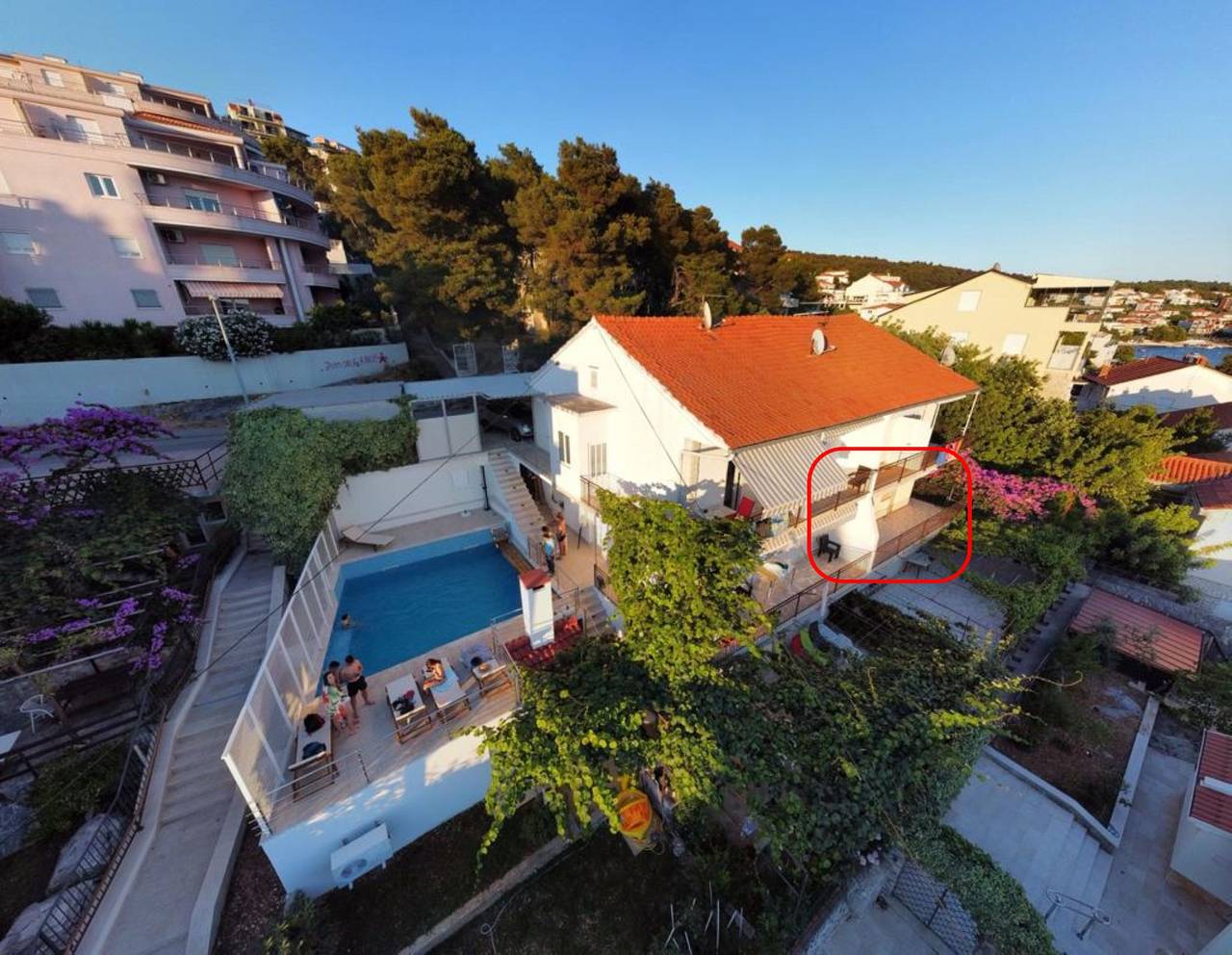 Cały apartament wypoczynkowy, A2-apt w shared pool & balcony, next to the beach in Trogir, Čiovo