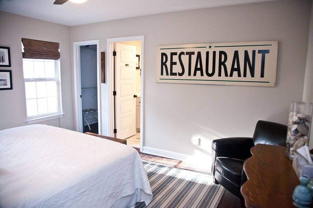 Professionell gestalteter 3br / 2ba-Eicheninsel-Rückzug: The Wooden Whale in Oak Island (NC), Brunswick County