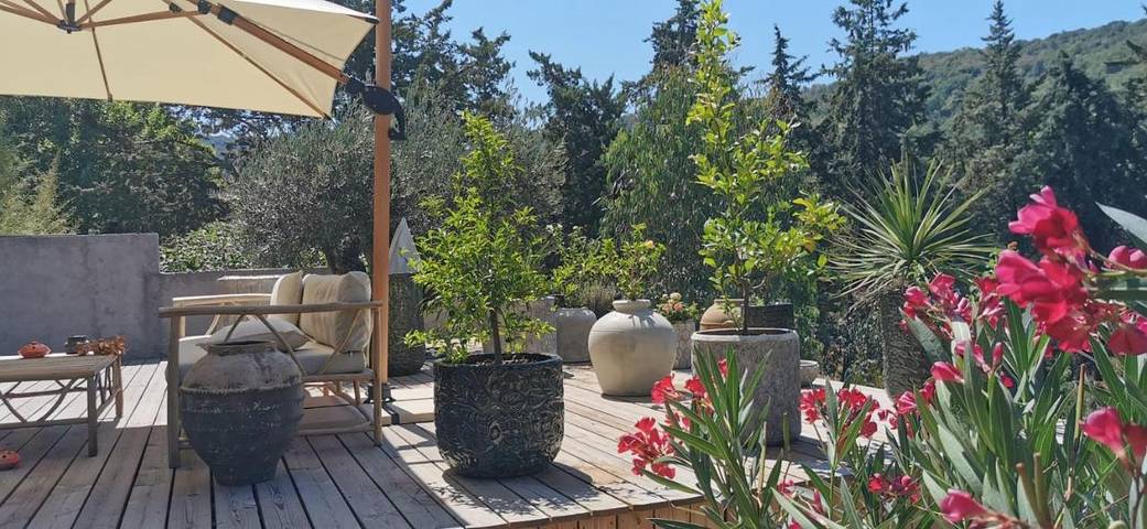 Appartement de vacances pour 2 personnes, avec jardin et piscine ainsi que terrasse et vue