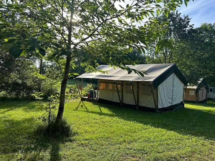 Camping du Bas Meygnaud in Valeuil, Périgord Vert