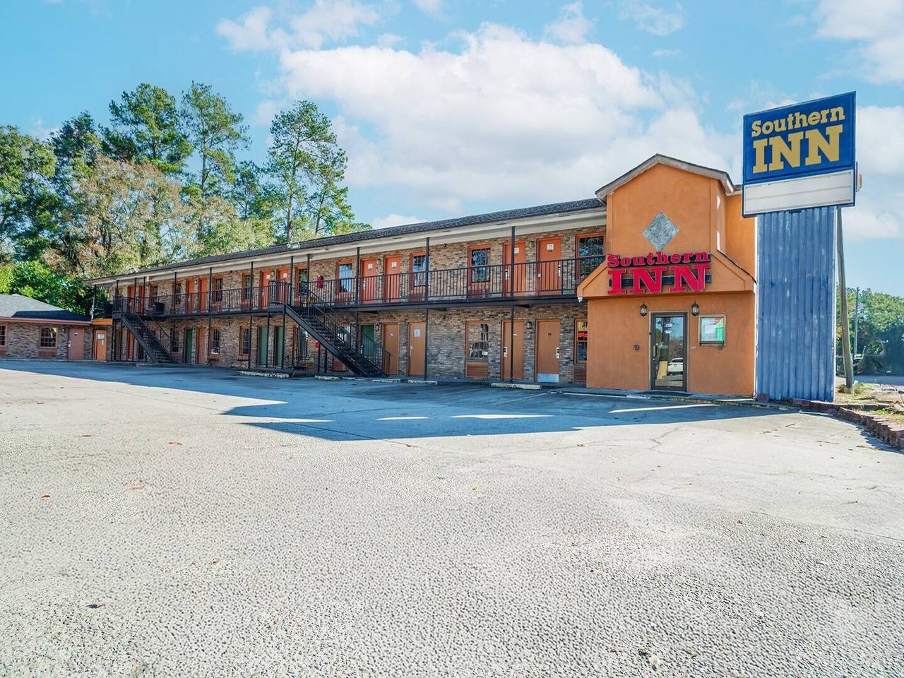 Entire apartment, Deluxe 2 Full Beds | Walterboro in Walterboro, Colleton County
