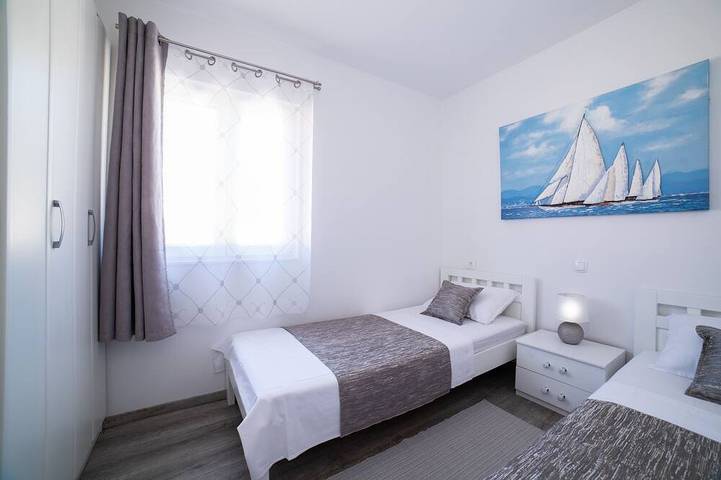 Villa Sun Garden - 4 star villa with heated swimming pool, 50m from the sea in Milna, Brac