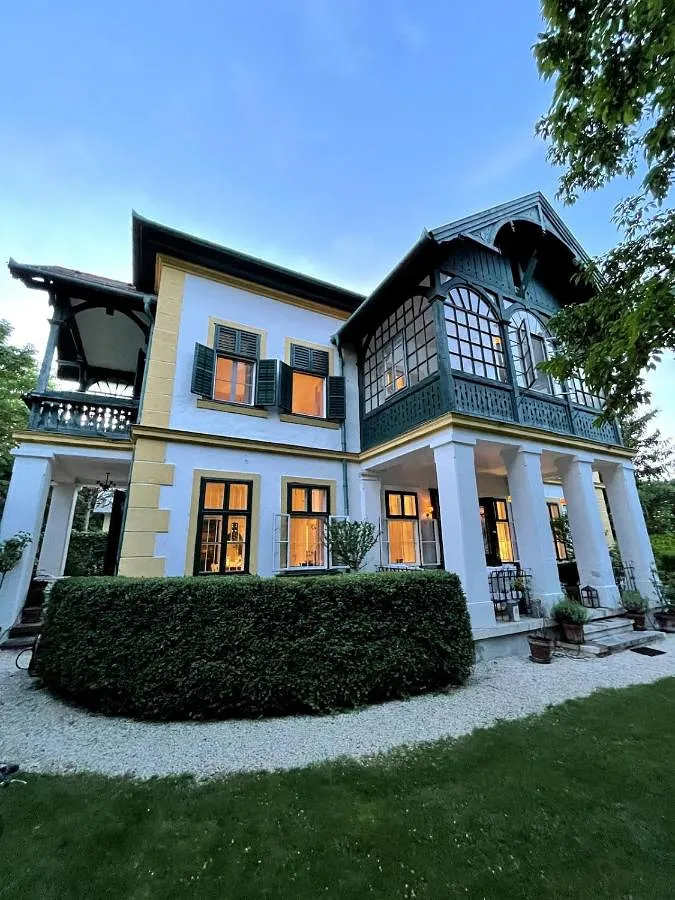 Chalet para 11 personas, con jardín además de balcón y piscina - 1