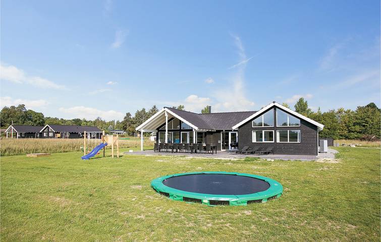 Ferienhaus für 18 Personen, mit Terrasse und Whirlpool sowie Pool und Sauna