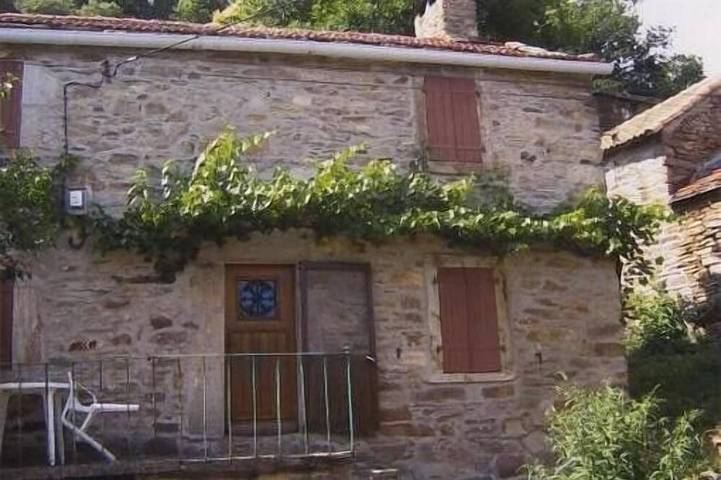 Gîte pour 5 personnes, avec Terrasse à Riols