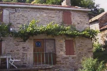 Gîte pour 5 personnes, avec terrasse, animaux acceptés à Riols