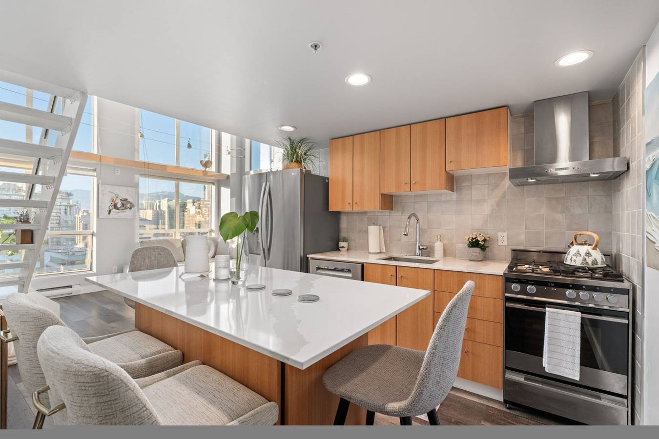 Apartamento entero, Rare Downtown Loft | High Ceilings & Panoramic Skyline Views in Vancouver, Columbia Británica