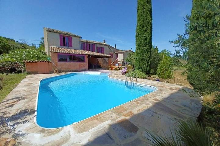 Location de vacances pour 9 personnes, avec terrasse et jardin, animaux acceptés à Courry