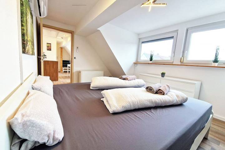 Ganze Wohnung, Zauberhafte Dachwohnung mit 3 Schlafzimmern nur 5 min zum Europa-Park in Rheinhausen, Südschwarzwald