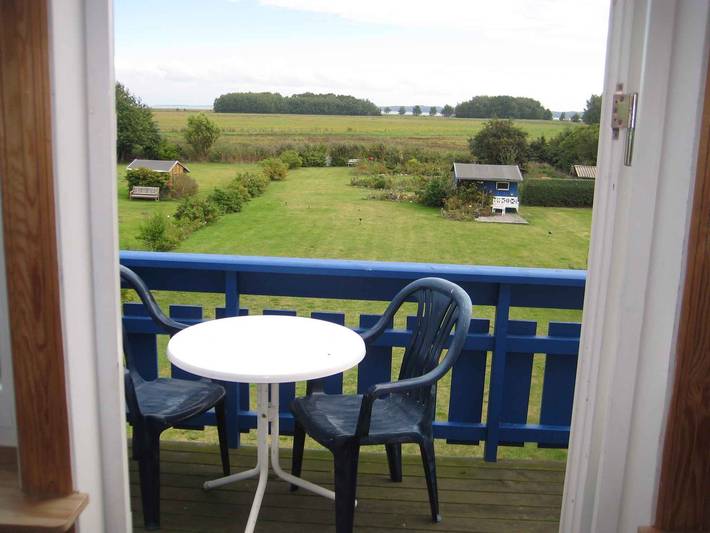 Ganze Ferienwohnung, Ferienwohnung mit Balkon, Blick zum Wasser und Garten in Dändorf, Dierhagen