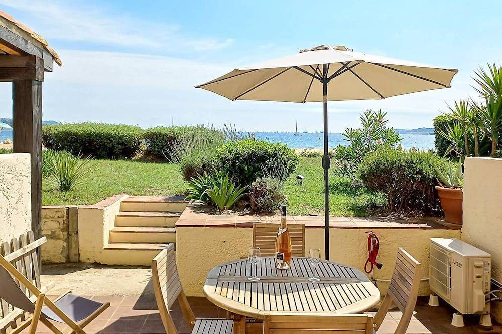 Appartement entier, Port Grimaud Studio avec terrasse sur plage - Vue Mer-  Clim, Wifi in Port Grimaud, Grimaud