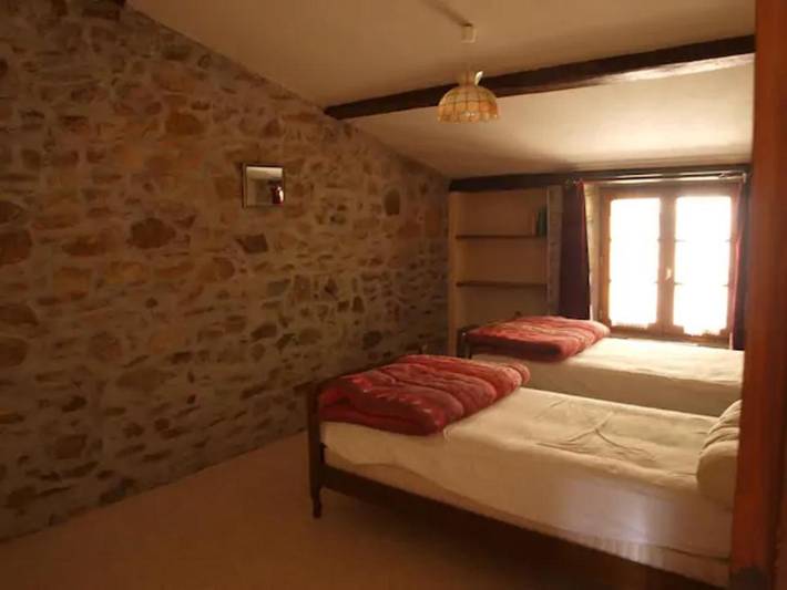 Location de vacances pour 7 personnes, avec piscine ainsi que jardin et terrasse à Saint-Pierre-Montlimart - 2