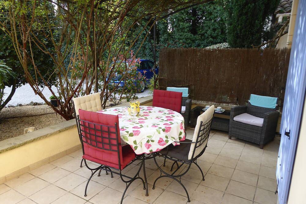 Apartamento entero, Autoservicio 2 Dormitorio Casas rurales en el corazón de la Provenza in Rognonas, Region de Arles