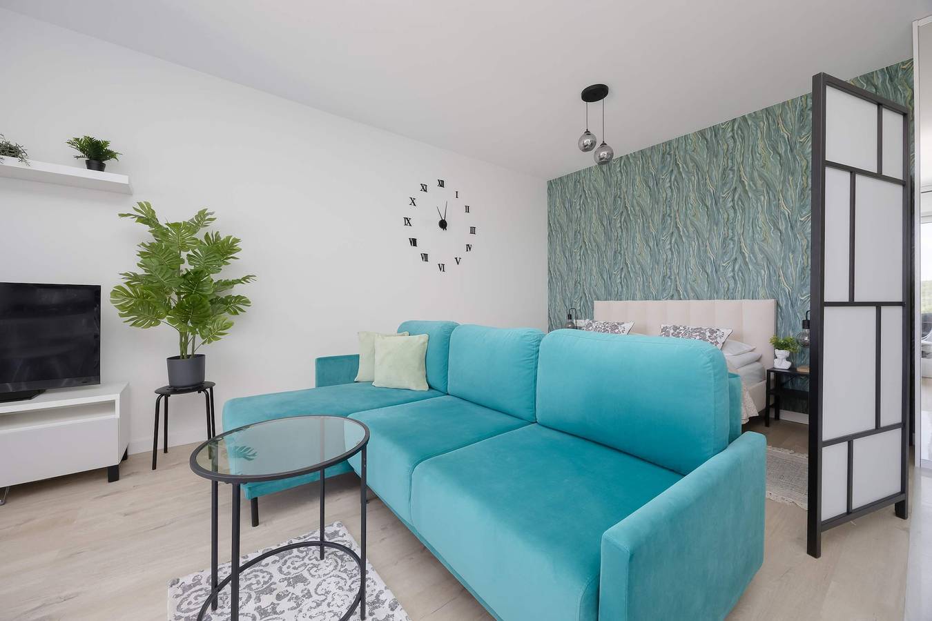 Ganze Ferienwohnung, Modern Studio with Terrace | Swimming Pool and Parking in Masowien