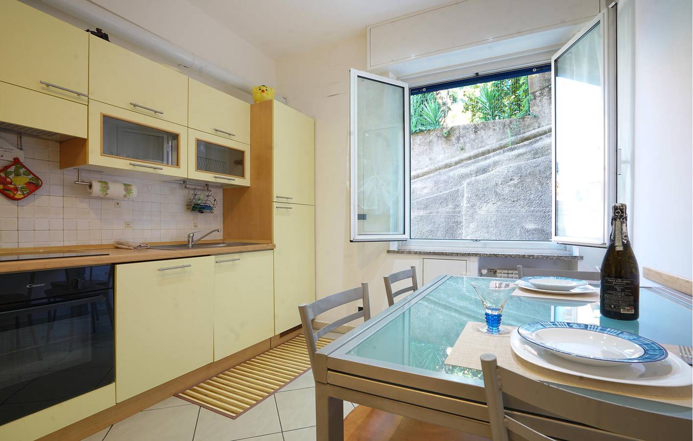 Geheel vakantieappartement, Gezellig appartement in de buurt van La Sorrentina & Torrente Polcevera in Genua (Stad), Genua
