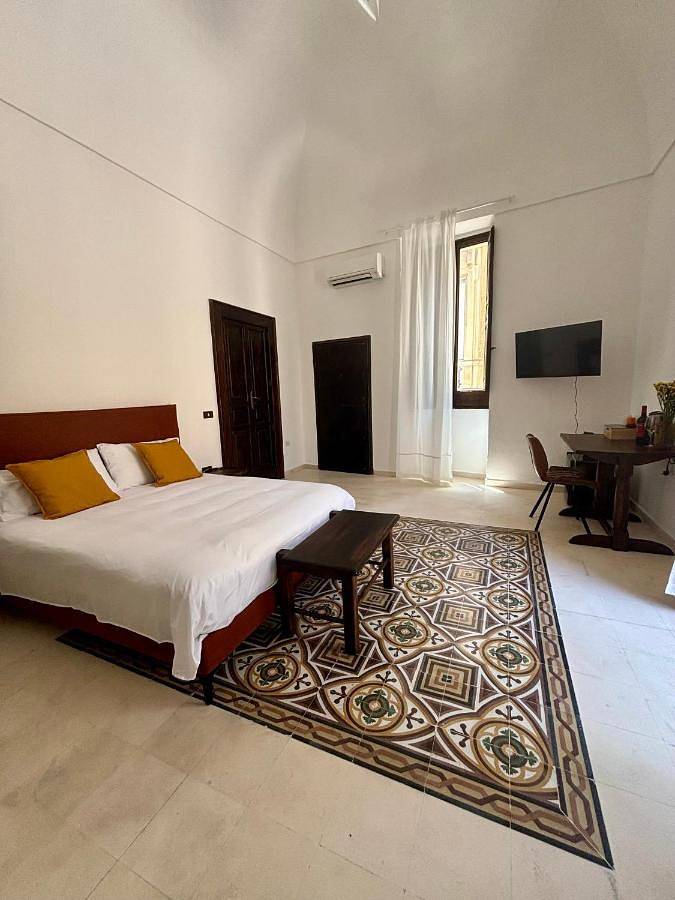 Double Room with Private External Bathroom in Brindisi, Salento