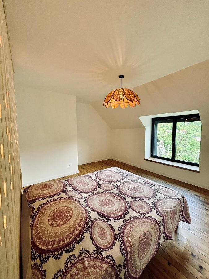 Two-Bedroom House in Mandailles-Saint-Julien, Région d'Aurillac