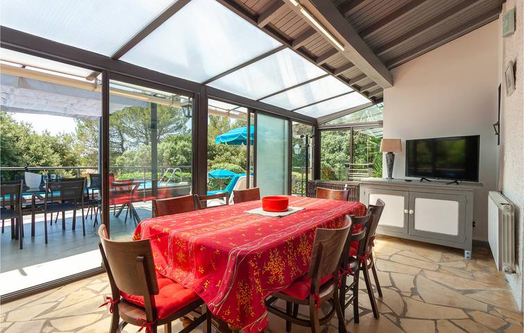 110 Quadratmeter mit Parkplatz, AC, TV, Pool und Internet in Circuit Paul-Ricard, Signes