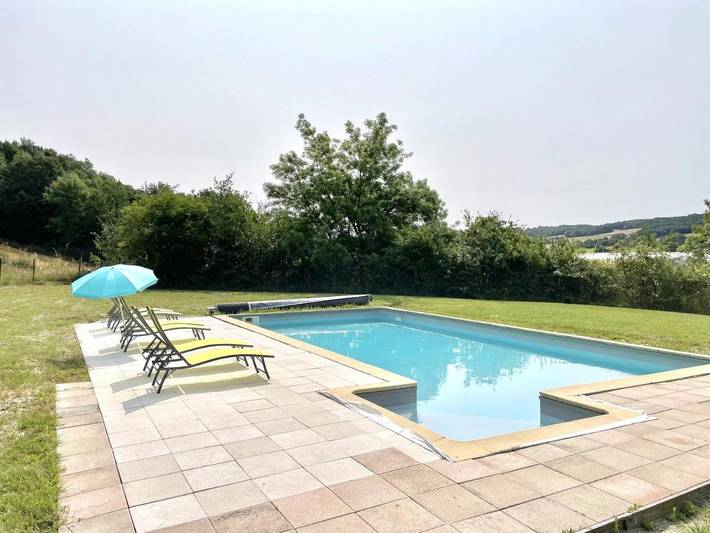 Location de vacances pour 6 personnes, avec Terrasse ainsi que Jardin et Piscine à Briatexte
