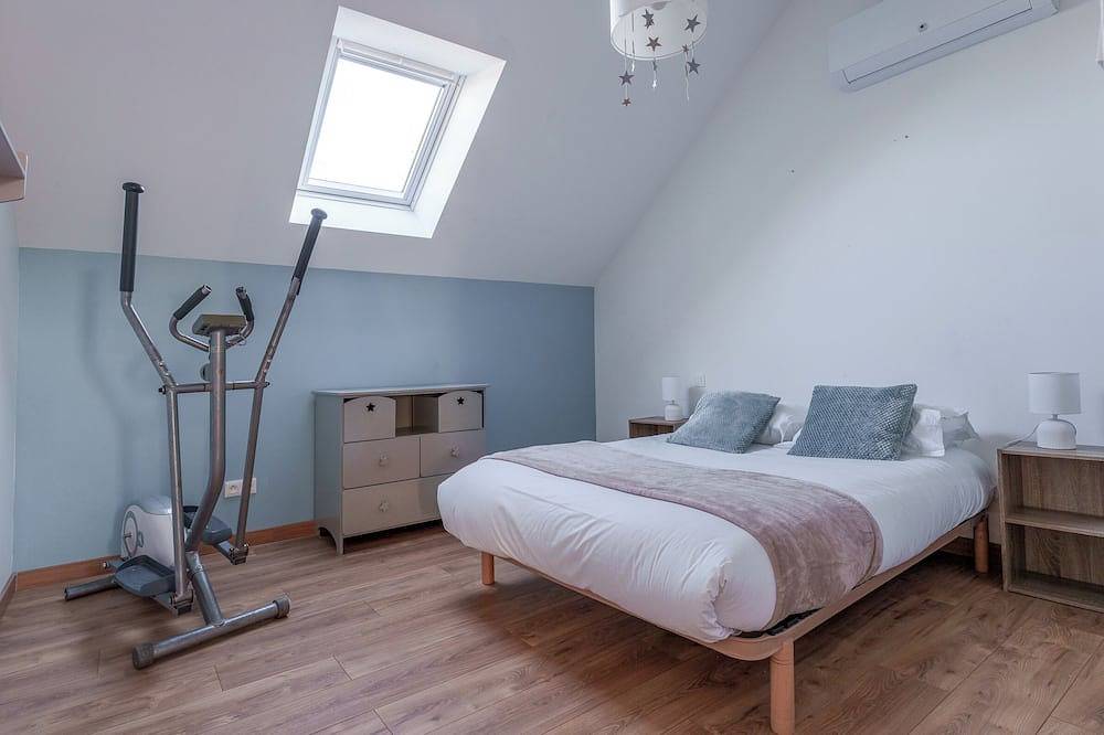 Square-meter house · Pool table · Air conditioning · Garden · Tours in Chambray-lès-Tours, Tours und Umgebung