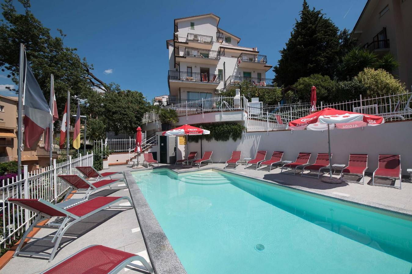 Apartamento vacacional entero, Apartamento con aire acondicionado para las vacaciones - Gran piscina con vistas al mar de la Riviera italiana in Pietra Ligure, Pietra Ligure Municipio