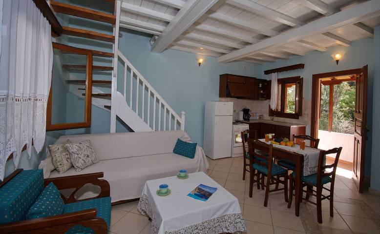 Location de vacances pour 5 personnes, avec jardin ainsi que piscine et balcon, adapté aux familles dans Alonissos - 2